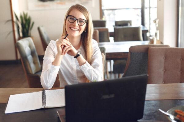 Onboarding pracownika👨‍🏫  Jak przeprowadzić efektywny proces onboardingu nowego pracownika?👨‍🎓